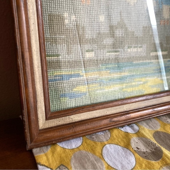 Vintage cross stitch city scene framed tapestry - Picture 3 of 16